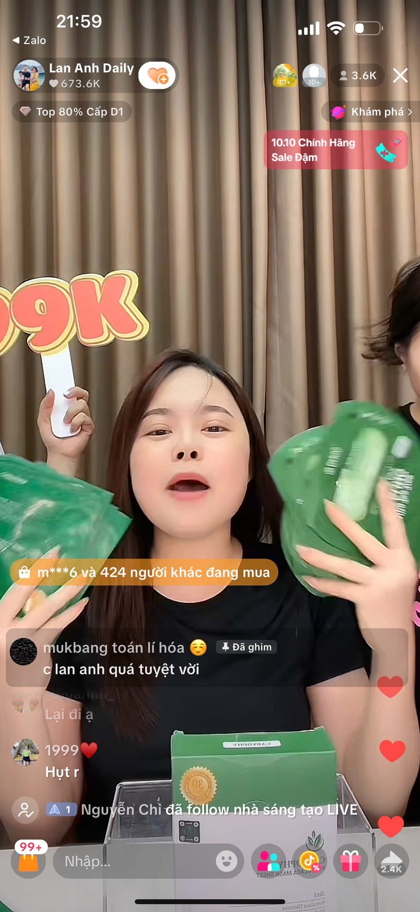 Lan Anh trong một phiên livestream bán hàng affiliate thực tế trên TikTok